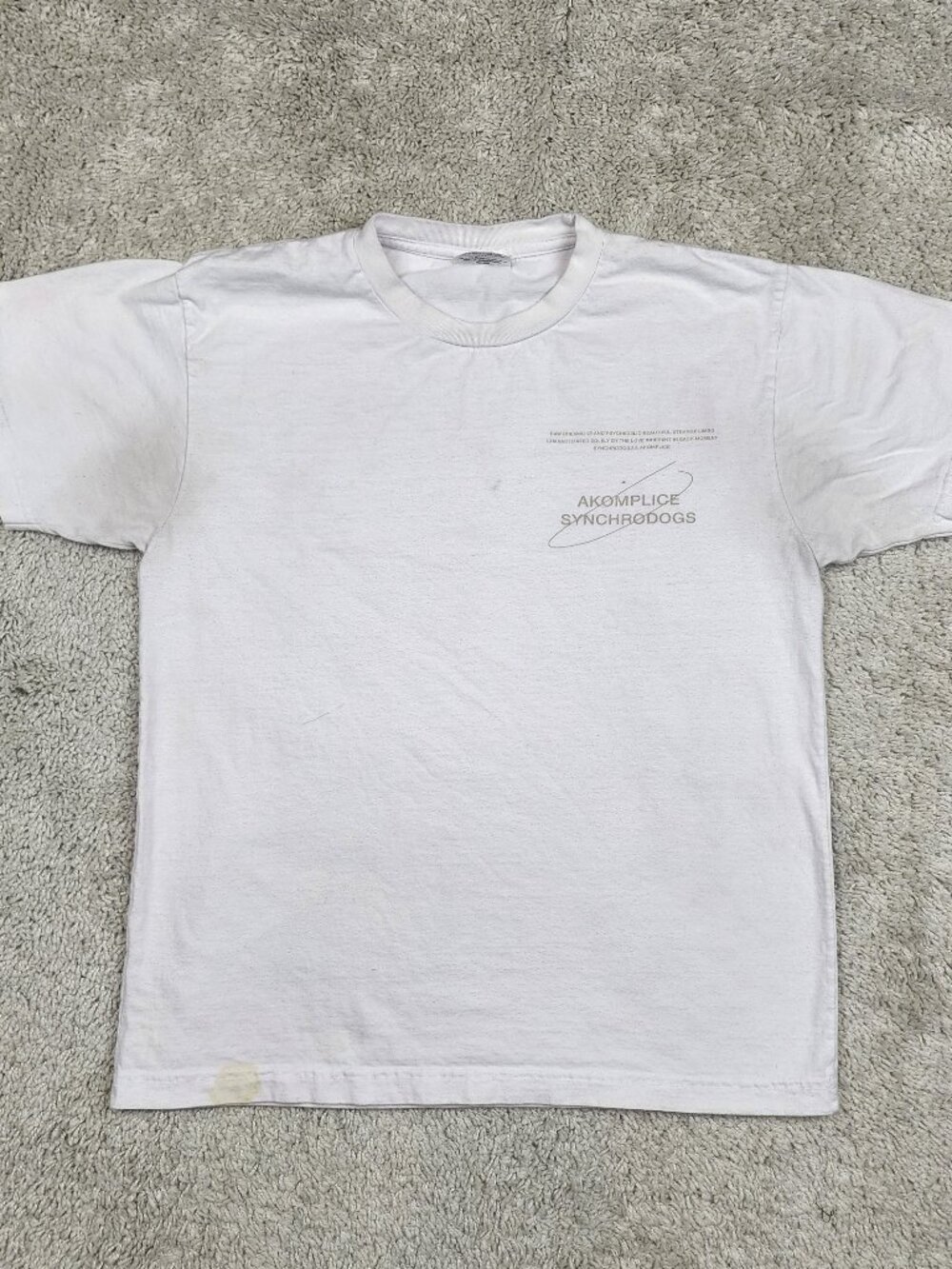 Akomplice Synchrodogs Short Sleeve Size Medium M Shirt White USA small Stain - Picture 1 of 7